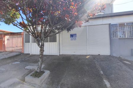 Casa à venda com 239m², 2 quartos e 2 vagas Casa à venda com 239m², 2 quartos e 2 vagasFachada