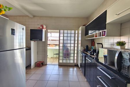 Casa à venda com 239m², 2 quartos e 2 vagas Casa à venda com 239m², 2 quartos e 2 vagasCozinha