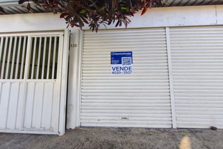 Casa à venda com 239m², 2 quartos e 2 vagas Casa à venda com 239m², 2 quartos e 2 vagasPLACA INSTALADA NA FACHADA