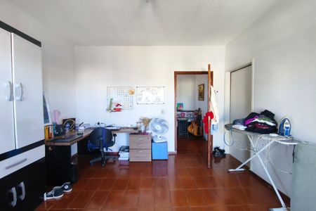 Casa à venda com 239m², 2 quartos e 2 vagas Casa à venda com 239m², 2 quartos e 2 vagasSala