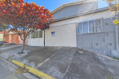 Casa à venda com 239m², 2 quartos e 2 vagas Casa à venda com 239m², 2 quartos e 2 vagasPLACA INSTALADA NA FACHADA