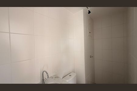 Banheiro de apartamento para alugar com 2 quartos, 43m² em Parque Amazonia, Goiânia