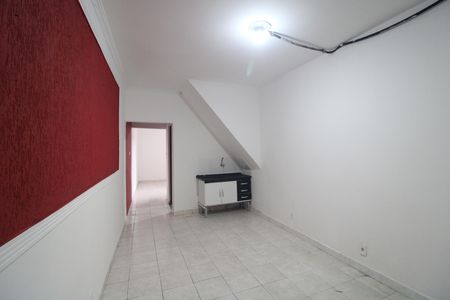 Casa para alugar com 2 quartos, 95m² em Jardim Santa Francisca Cabrini, São Paulo