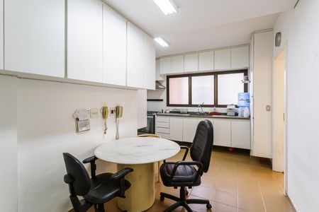 Cozinha de apartamento para alugar com 2 quartos, 165m² em Itaim Bibi, São Paulo