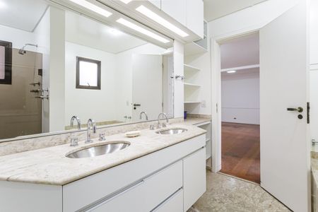 Apartamento para alugar com 165m², 2 quartos e 3 vagas Apartamento para alugar com 165m², 2 quartos e 3 vagasBanheiro da Suíte