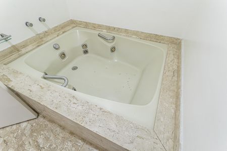 Apartamento para alugar com 165m², 2 quartos e 3 vagas Apartamento para alugar com 165m², 2 quartos e 3 vagasBanheiro da Suíte
