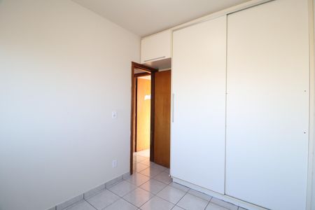 Quarto 2 de apartamento para alugar com 2 quartos, 54m² em Granada, Uberlândia