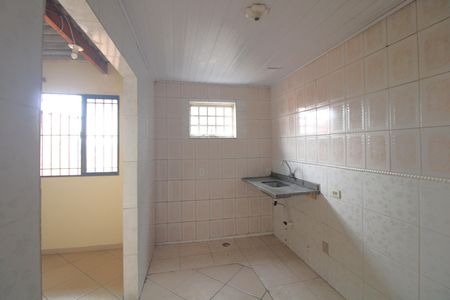 Cozinha de casa para alugar com 2 quartos, 155m² em Jardim Santa Francisca Cabrini, São Paulo