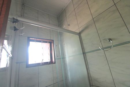 Banheiro da suíte de casa para alugar com 2 quartos, 155m² em Jardim Santa Francisca Cabrini, São Paulo