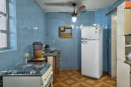 Cozinha de apartamento para alugar com 1 quarto, 45m² em Guilhermina, Praia Grande