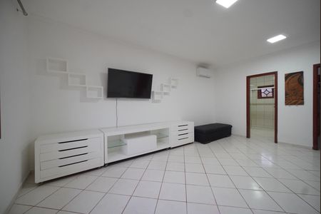 Casa de condomínio para alugar com 200m², 3 quartos e 3 vagasSuíte
