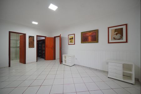 Casa de condomínio para alugar com 200m², 3 quartos e 3 vagasSuíte