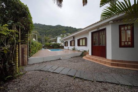 Casa de condomínio para alugar com 200m², 3 quartos e 3 vagas Casa de condomínio para alugar com 200m², 3 quartos e 3 vagasÁrea externa/Garagem/Piscina