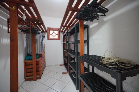 Casa de condomínio para alugar com 200m², 3 quartos e 3 vagasCloset da suíte