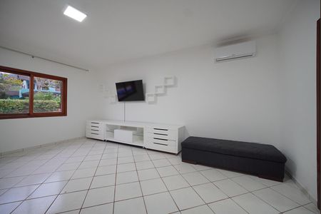 Casa de condomínio para alugar com 200m², 3 quartos e 3 vagasSuíte