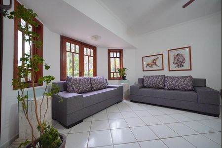 Casa de condomínio para alugar com 200m², 3 quartos e 3 vagasSala