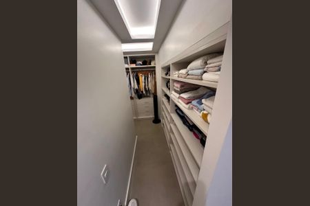 Apartamento à venda com 93m², 2 quartos e sem vaga Apartamento à venda com 93m², 2 quartos e sem vagaCloset