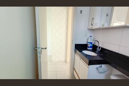 Banheiro  de apartamento para alugar com 2 quartos, 47m² em Vila Urupes, Suzano