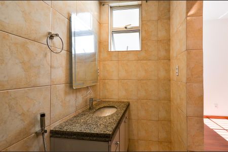 Banheiro da suite de apartamento para alugar com 5 quartos, 132m² em Ana Lúcia, Belo Horizonte