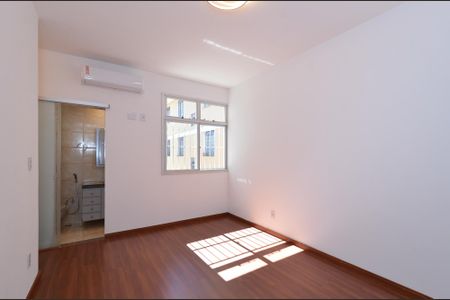 Apartamento para alugar com 132m², 5 quartos e 2 vagas Apartamento para alugar com 132m², 5 quartos e 2 vagasSuite