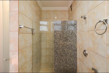 Apartamento para alugar com 132m², 5 quartos e 2 vagas Apartamento para alugar com 132m², 5 quartos e 2 vagasBanheiro da suite