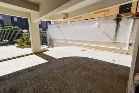 Garagem de apartamento para alugar com 5 quartos, 132m² em Ana Lúcia, Belo Horizonte