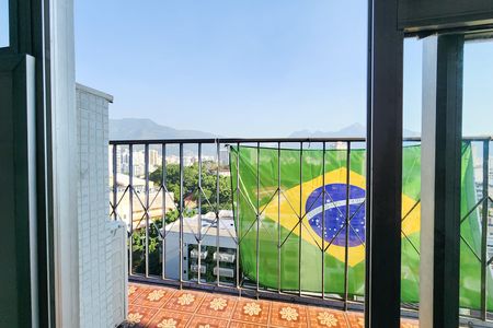 Apartamento à venda com 100m², 3 quartos e 2 vagas Apartamento à venda com 100m², 3 quartos e 2 vagasVaranda
