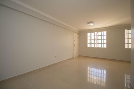 Casa para alugar com 140m², 3 quartos e 4 vagas Casa para alugar com 140m², 3 quartos e 4 vagasSala 1