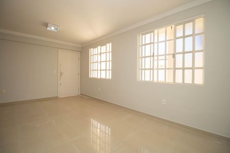 Casa para alugar com 140m², 3 quartos e 4 vagas Casa para alugar com 140m², 3 quartos e 4 vagasSala 1