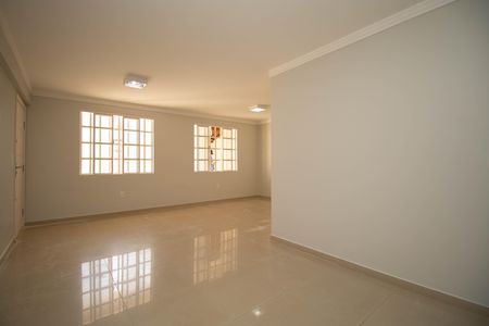 Casa para alugar com 140m², 3 quartos e 4 vagas Casa para alugar com 140m², 3 quartos e 4 vagasSala 1
