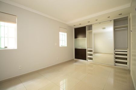 Casa para alugar com 140m², 3 quartos e 4 vagas Casa para alugar com 140m², 3 quartos e 4 vagasSuíte