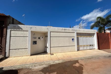 Casa para alugar com 140m², 3 quartos e 4 vagas Casa para alugar com 140m², 3 quartos e 4 vagasFachada
