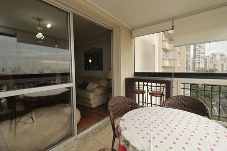 Apartamento para alugar com 110m², 3 quartos e 2 vagasVaranda