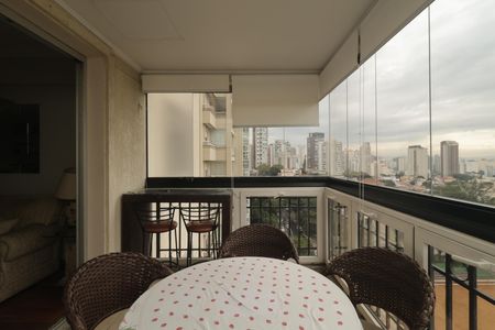 Apartamento para alugar com 110m², 3 quartos e 2 vagasVaranda
