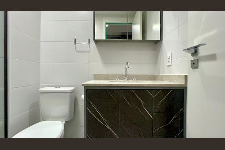 Banheiro de kitnet/studio para alugar com 1 quarto, 41m² em Pinheiros, São Paulo