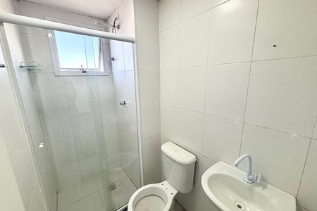 Banheiro de apartamento para alugar com 2 quartos, 52m² em Cidade Kemel, Ferraz de Vasconcelos