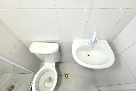 Banheiro de apartamento para alugar com 2 quartos, 52m² em Cidade Kemel, Ferraz de Vasconcelos