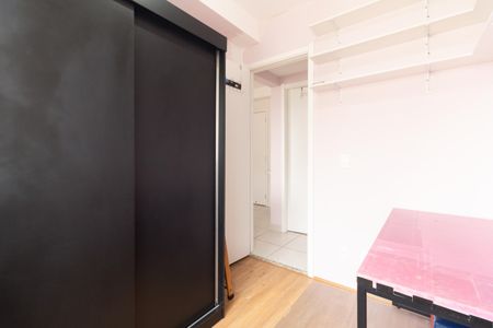 Quarto 1 de apartamento para alugar com 2 quartos, 33m² em Parque Fongaro, São Paulo