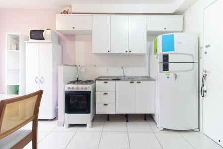 Cozinha  de apartamento para alugar com 2 quartos, 33m² em Parque Fongaro, São Paulo