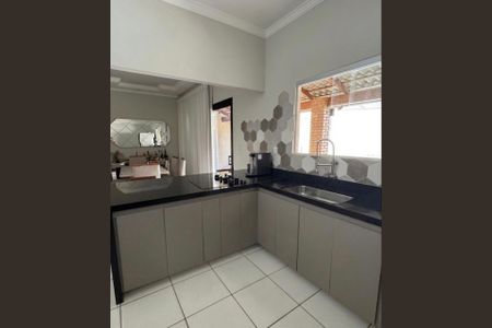 Cozinha de casa para alugar com 4 quartos, 140m² em Tubalina, Uberlândia