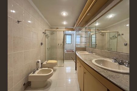 Apartamento para alugar com 207m², 4 quartos e 2 vagasBanheiro suíte 2