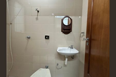 Apartamento para alugar com 207m², 4 quartos e 2 vagasBanheiro da área de Serviço 