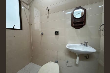 Apartamento para alugar com 207m², 4 quartos e 2 vagasBanheiro da área de Serviço 