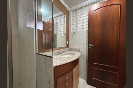 Apartamento para alugar com 207m², 4 quartos e 2 vagasBanheiro suíte 1