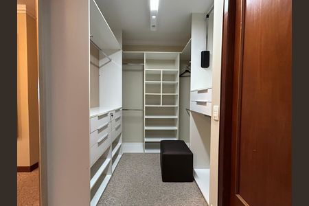 Apartamento para alugar com 207m², 4 quartos e 2 vagasSuíte 2