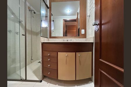 Apartamento para alugar com 207m², 4 quartos e 2 vagasBanheiro suíte 1
