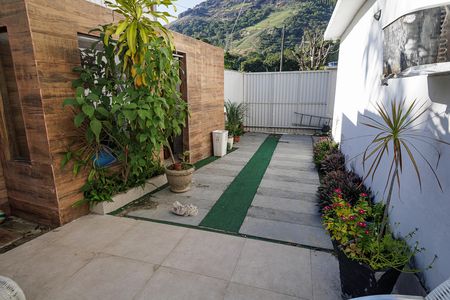 Quintal lateral de casa à venda com 4 quartos, 220m² em Campo Grande, Rio de Janeiro