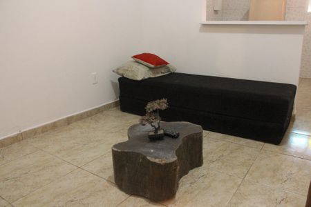 Casa para alugar com 50m², 1 quarto e 1 vaga Casa para alugar com 50m², 1 quarto e 1 vagaSala