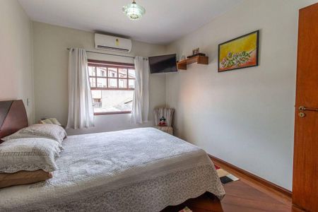 Casa à venda com 278m², 3 quartos e 4 vagas