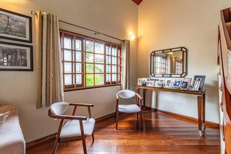 Casa à venda com 278m², 3 quartos e 4 vagas